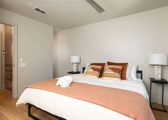 Cultural District Loft - Rooftop Terrace - Games * Fort Worth